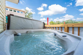 Canary Lake Cottage w/Hot Tub at Sam's Pizza